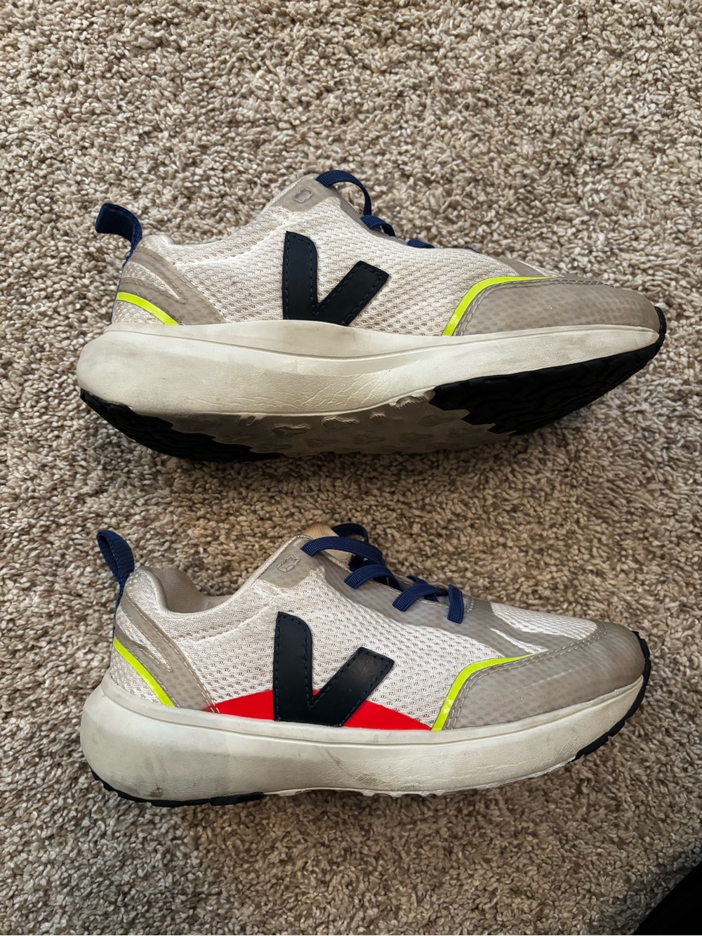 VEJA Canary Sneaker. Size 2.